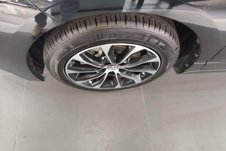 Used Toyota Avalon 2023 2.0L Premium Edition Exterior 4