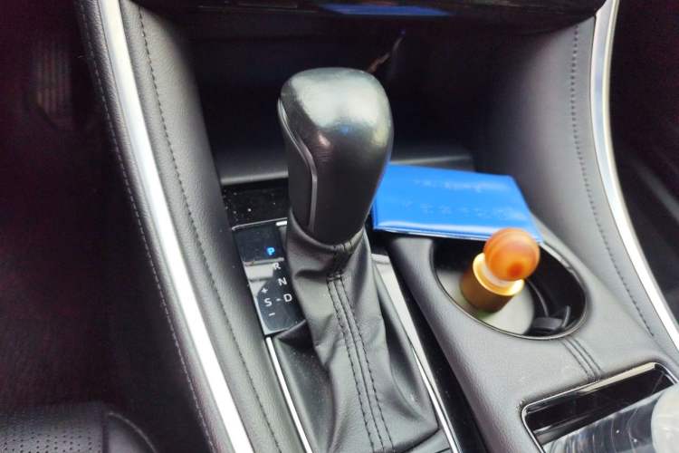 Used Toyota Avalon 2023 Dual-Engine 2.5L Luxury Edition Gear Lever