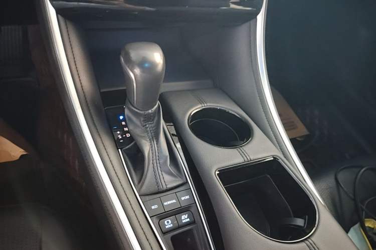 Used Toyota Avalon 2023 Dual-Engine 2.5L Luxury Edition Gear Lever