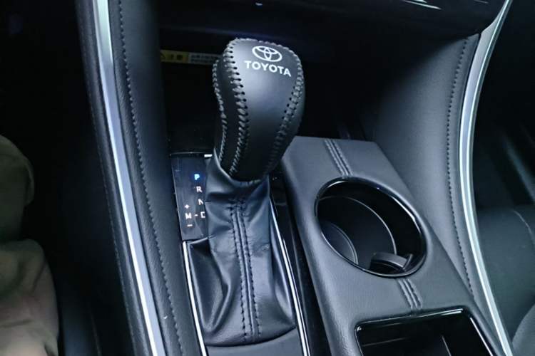 Used Toyota Avalon 2023 2.0L Luxury Edition Gear Lever