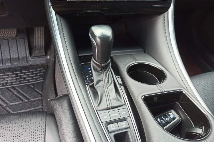 Used Toyota Avalon 2023 Dual-Engine 2.5L Luxury Edition Gear Lever