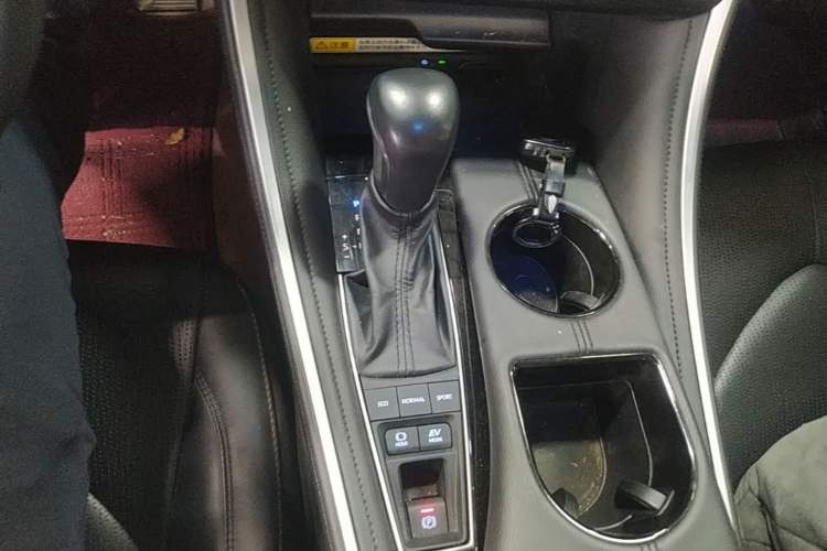 Used Toyota Avalon 2023 Dual-Engine 2.5L Luxury Edition Gear Lever