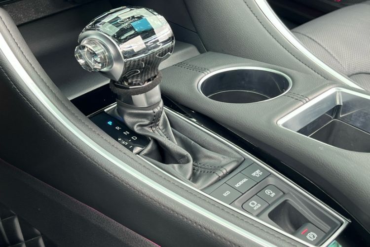 Used Toyota Avalon 2023 2.5L Touring Premium Edition Gear Lever