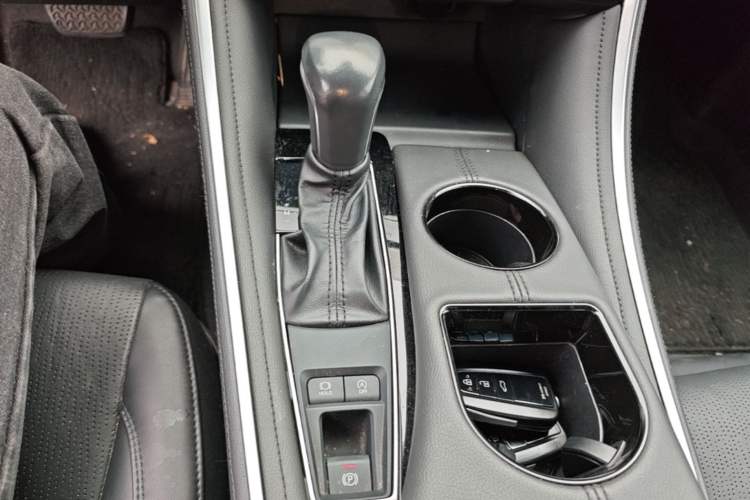 Used Toyota Avalon 2023 2.0L XLE Deluxe Edition Gear Lever