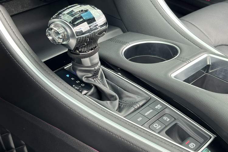 Used Toyota Avalon 2023 2.5L Touring Premium Edition Gear Lever
