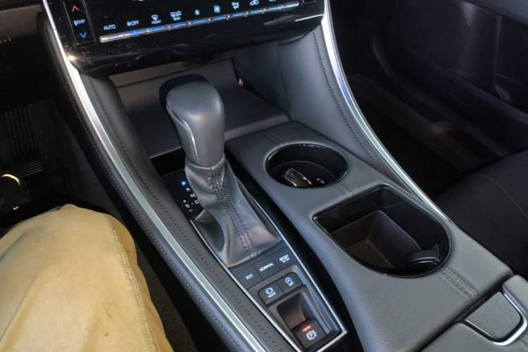 Used Toyota Avalon 2023 2.5L Luxury Edition Gear Lever