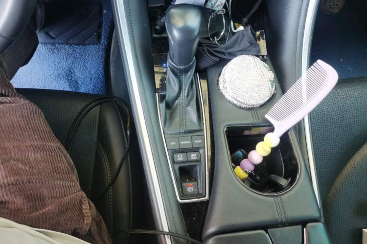 Used Toyota Avalon 2023 Dual-Engine 2.5L Luxury Edition Gear Lever