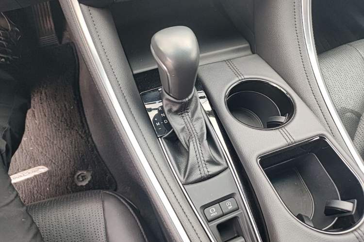 Used Toyota Avalon 2023 2.0L Premium Edition Gear Lever