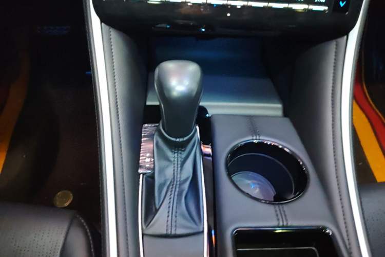 Used Toyota Avalon 2023 2.0L Luxury Edition Gear Lever