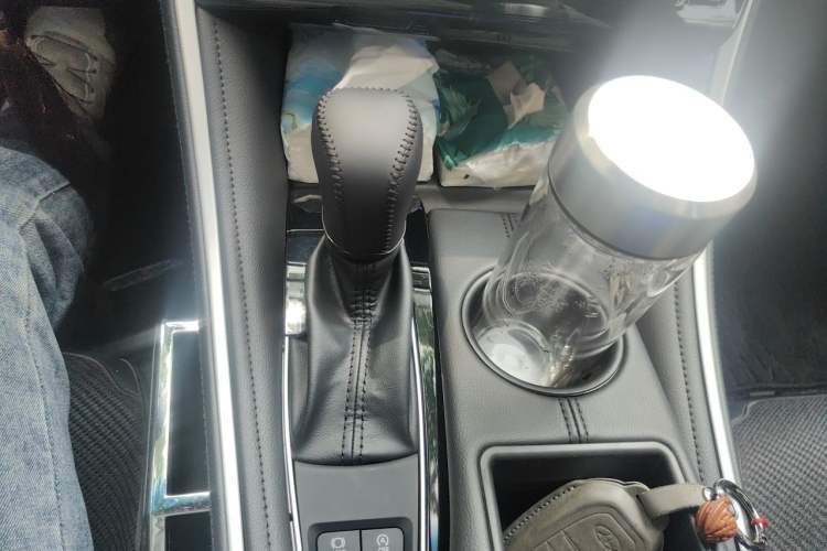 Used Toyota Avalon 2023 2.0L Premium Edition Gear Lever