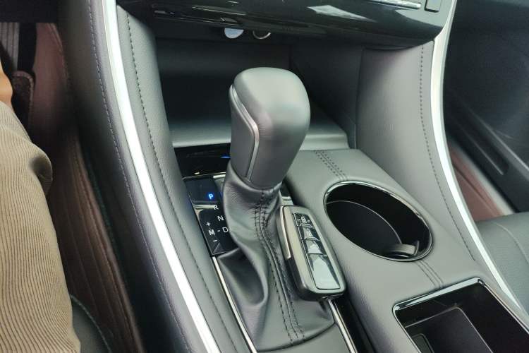 Used Toyota Avalon 2023 2.0L Premium Edition Gear Lever