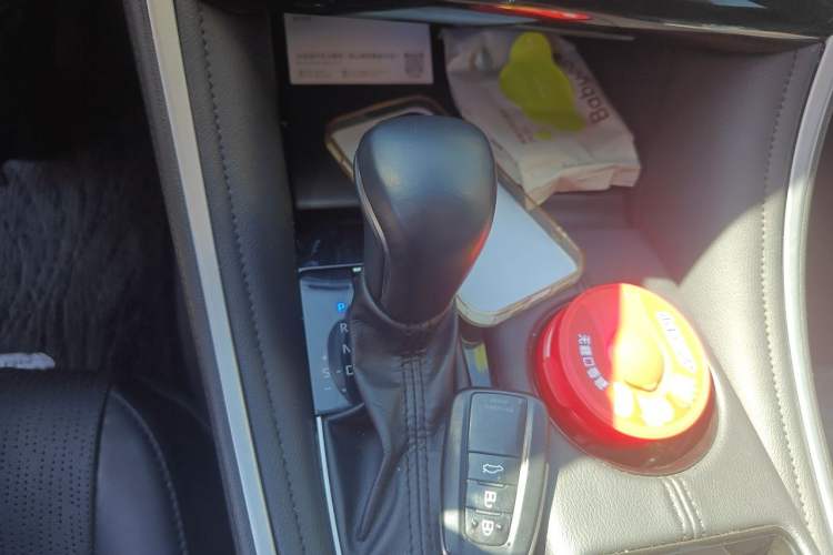 Used Toyota Avalon 2023 2.5L Luxury Edition Gear Lever