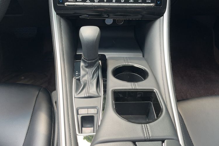 Used Toyota Avalon 2023 2.0L Progressive Edition Gear Lever
