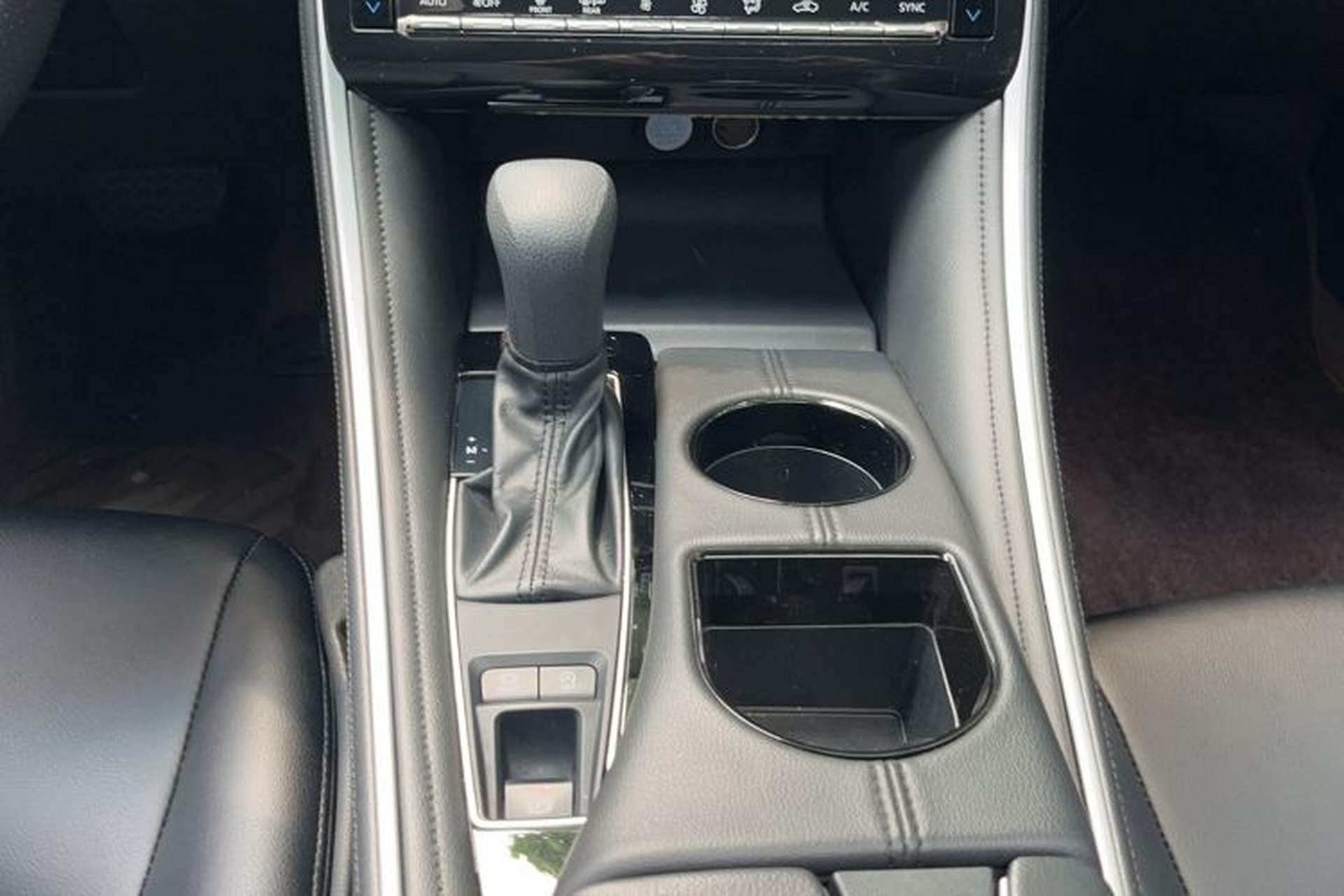 Used Toyota Avalon 2023 2.0L Progressive Edition Gear Lever