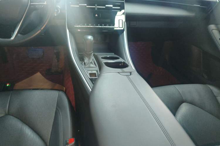 Used Toyota Avalon 2023 2.0L Luxury Edition Gear Lever