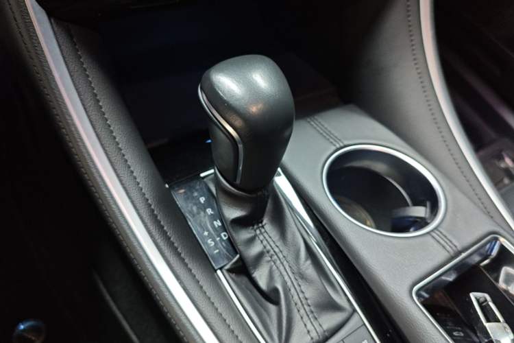 Used Toyota Avalon 2023 2.5L Touring Premium Edition Gear Lever