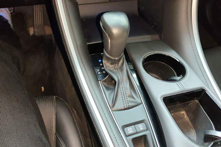 Used Toyota Avalon 2023 2.0L Premium Edition Gear Lever