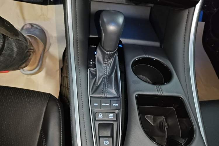 Used Toyota Avalon 2023 Dual-Engine 2.5L Luxury Edition Gear Lever