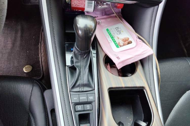 Used Toyota Avalon 2023 2.5L Luxury Edition Gear Lever