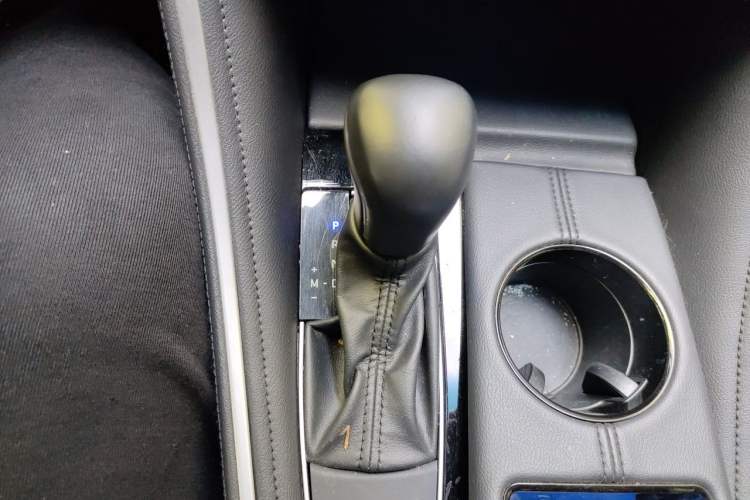 Used Toyota Avalon 2023 2.0L Luxury Edition Gear Lever