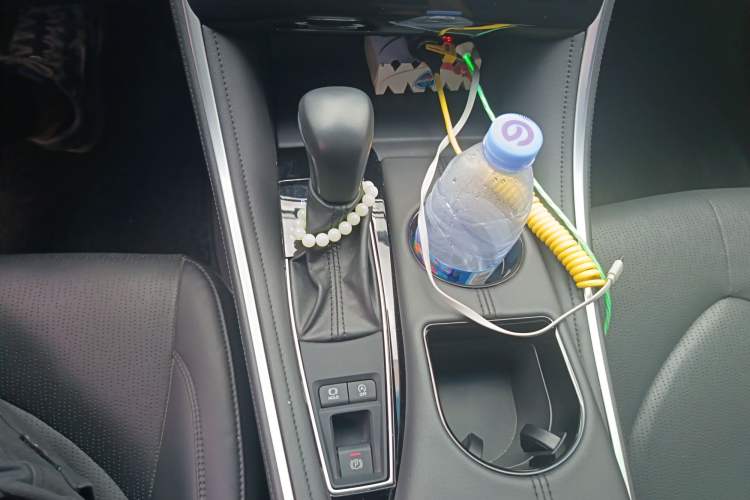Used Toyota Avalon 2023 2.0L Premium Edition Gear Lever