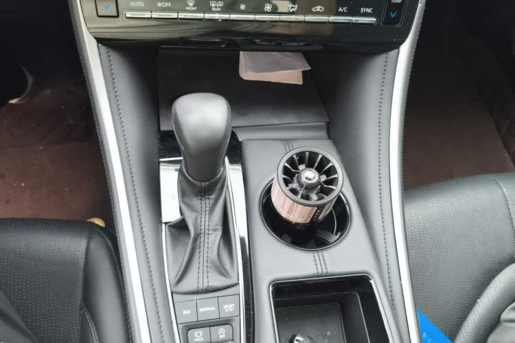 Used Toyota Avalon 2023 2.5L Luxury Edition Gear Lever