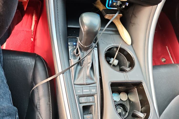 Used Toyota Avalon 2023 2.5L Luxury Edition Gear Lever