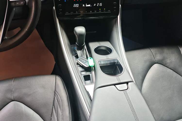 Used Toyota Avalon 2023 Dual-Motor 2.5L XLE Prestige Edition Gear Lever