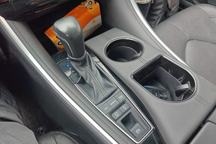 Used Toyota Avalon 2023 2.5L Luxury Edition Gear Lever