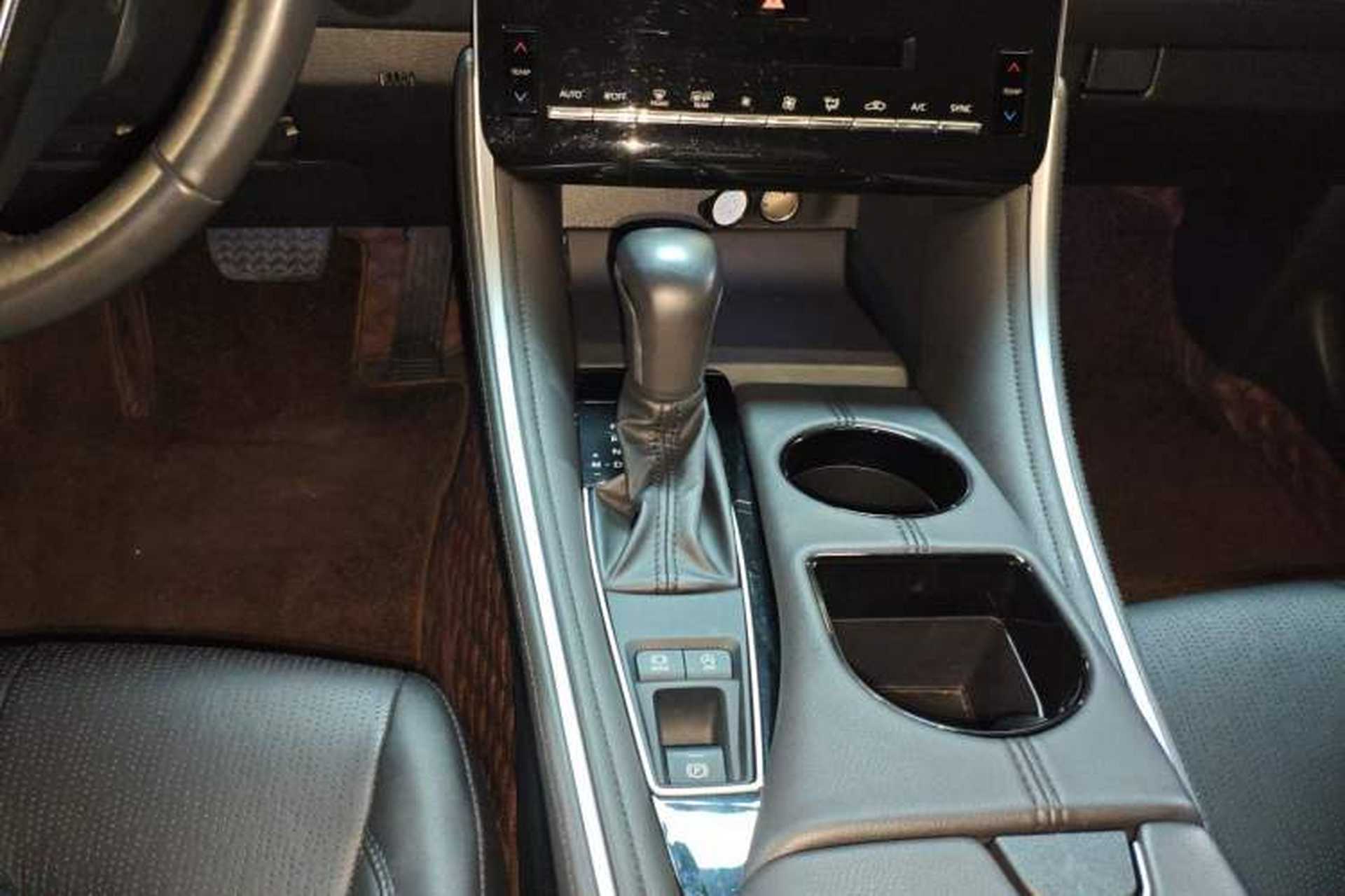 Used Toyota Avalon 2023 2.0L Luxury Edition Gear Lever