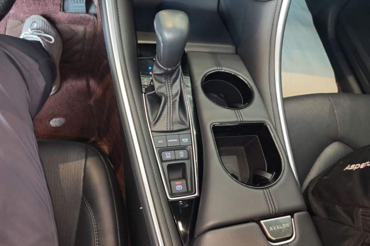 Used Toyota Avalon 2023 2.5L Luxury Edition Gear Lever