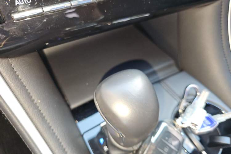 Used Toyota Avalon 2023 2.5L Luxury Edition Gear Lever