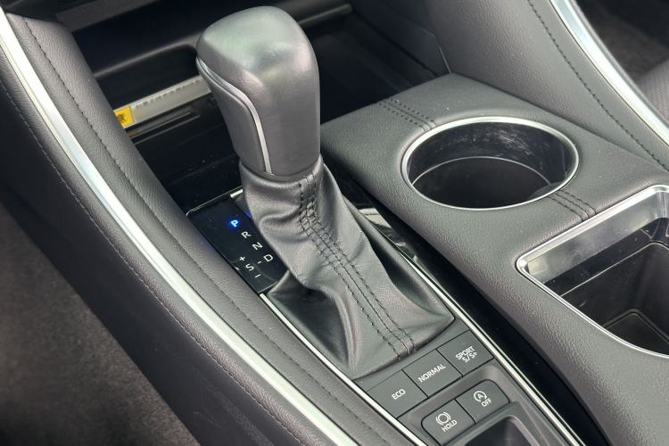 Used Toyota Avalon 2023 2.5L Touring Premium Edition Gear Lever