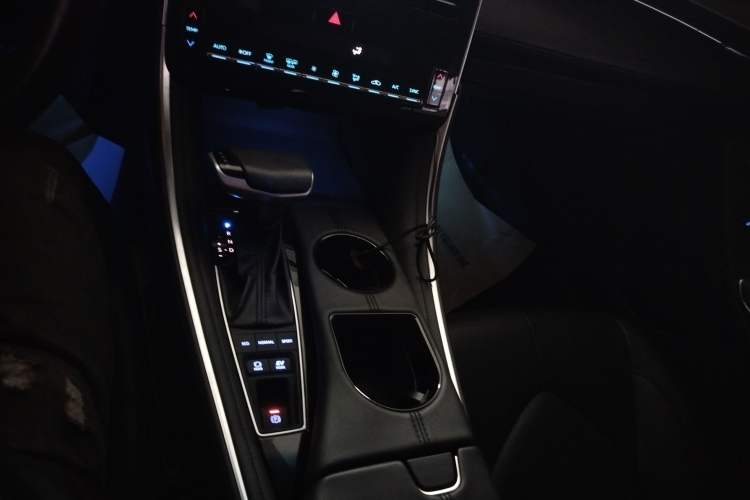 Used Toyota Avalon 2023 Dual-Motor 2.5L Progressive Edition Gear Lever