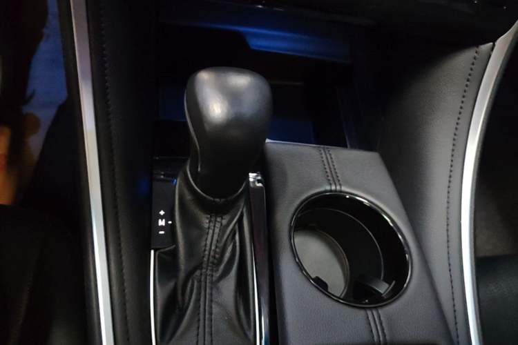 Used Toyota Avalon 2023 2.0L Premium Edition Gear Lever