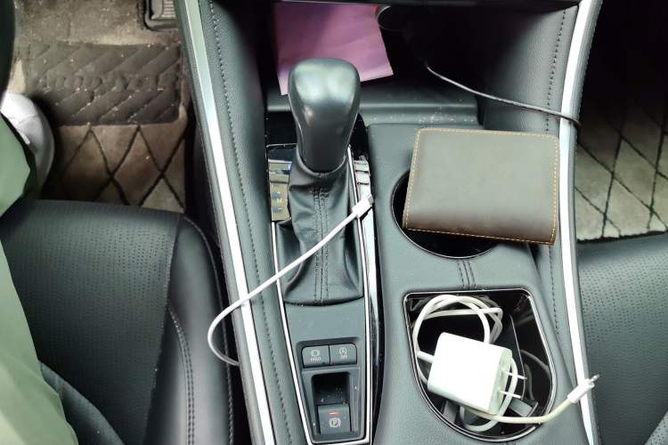 Used Toyota Avalon 2023 2.0L XLE Deluxe Edition Gear Lever