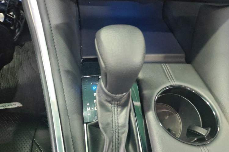 Used Toyota Avalon 2023 2.0L Luxury Edition Gear Lever