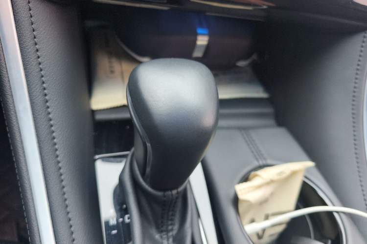Used Toyota Avalon 2023 2.0L Luxury Edition Gear Lever