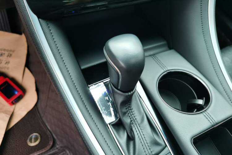 Used Toyota Avalon 2023 2.5L Luxury Edition Gear Lever