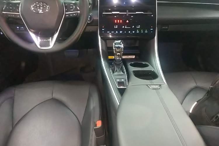 Used Toyota Avalon 2023 2.0L XLE Deluxe Edition Gear Lever