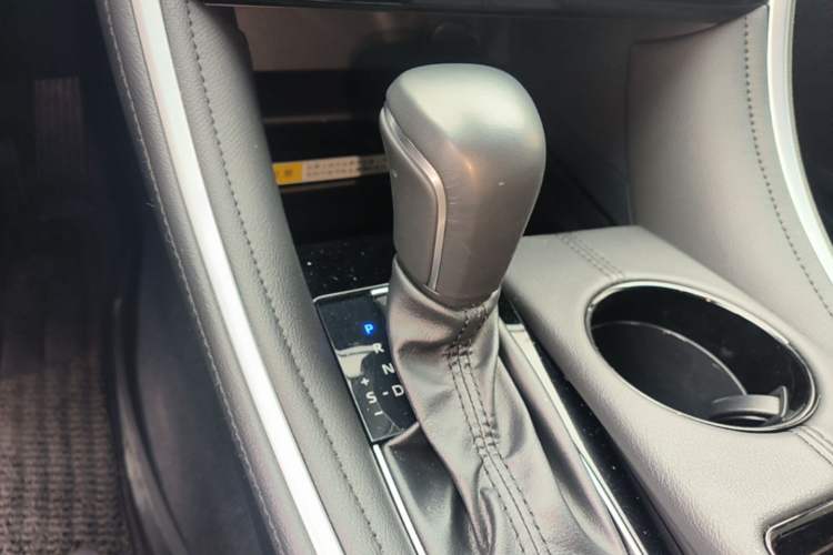 Used Toyota Avalon 2023 2.5L Luxury Edition Gear Lever