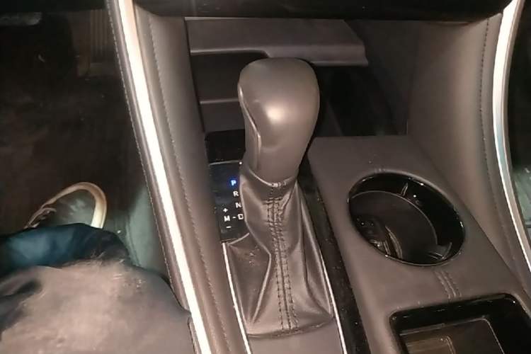 Used Toyota Avalon 2023 2.0L Premium Edition Gear Lever