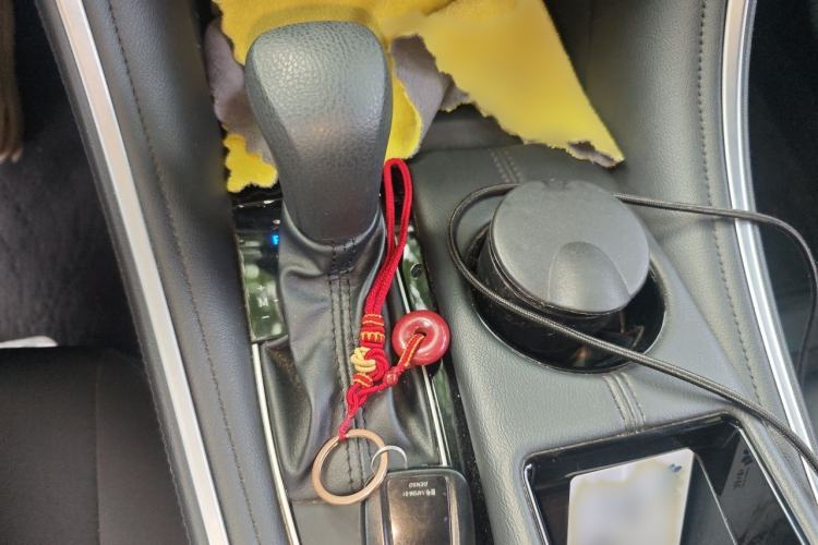 Used Toyota Avalon 2023 2.0L Progressive Edition Gear Lever