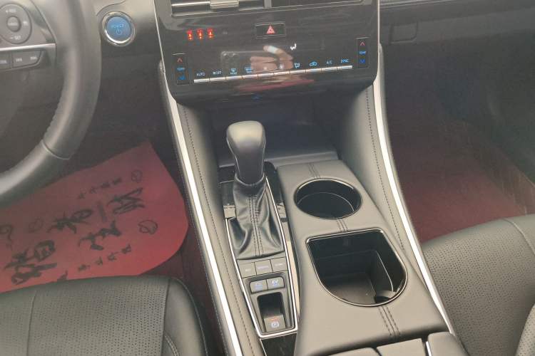 Used Toyota Avalon 2023 Dual-Engine 2.5L Luxury Edition Gear Lever