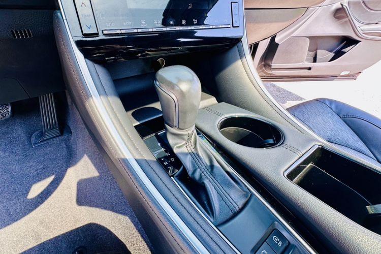 Used Toyota Avalon 2023 2.0L Premium Edition Gear Lever