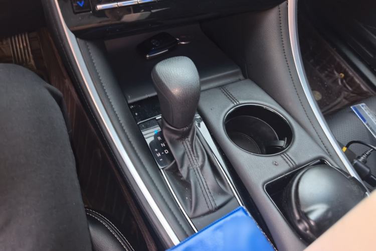Used Toyota Avalon 2023 2.0L Progressive Edition Gear Lever