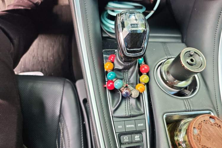 Used Toyota Avalon 2023 Dual-Motor 2.5L XLE Prestige Edition Gear Lever