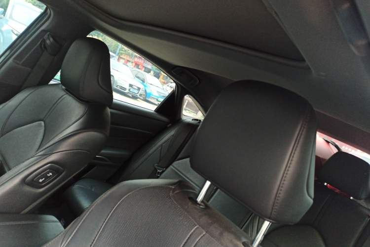 Used Toyota Avalon 2023 Dual-Engine 2.5L Luxury Edition Headliner