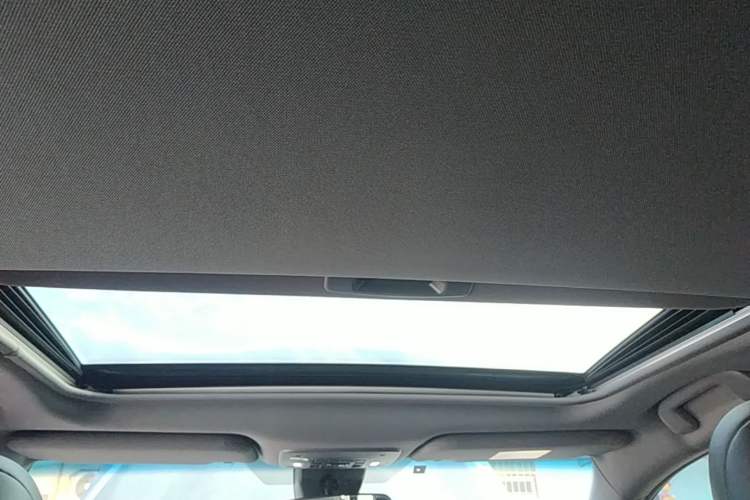 Used Toyota Avalon 2023 Dual-Engine 2.5L Luxury Edition Headliner