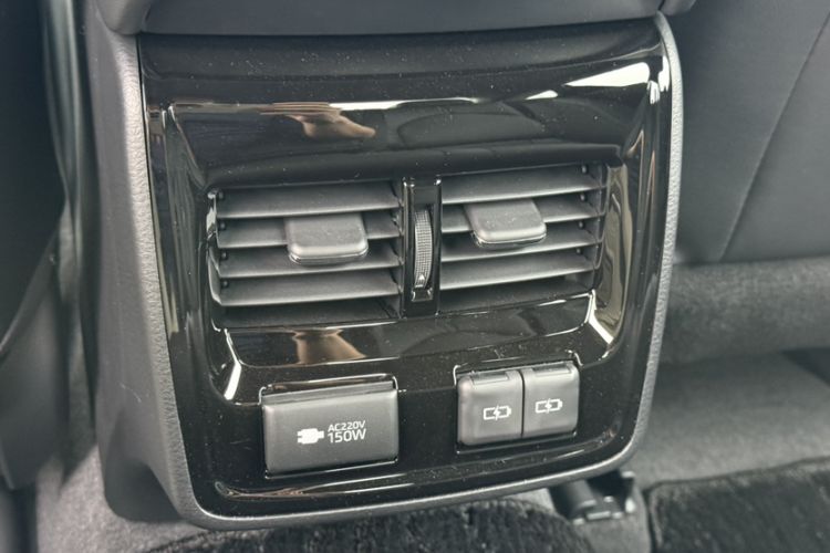 Used Toyota Avalon 2023 2.0L XLE Deluxe Edition Interior 1